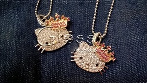 COLLAR HELLO KITTY CARA CON CORONA